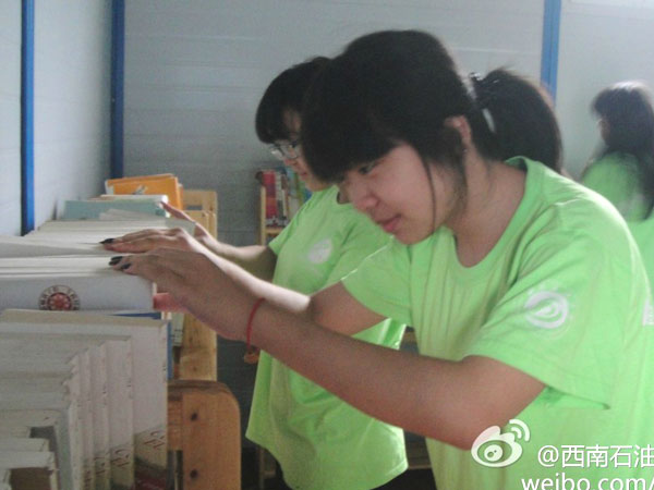 7��20�����巿����Đ��ĕ��ݽK��������ʯ�ʹ�W(xu��)У��ӛ�߈F꠆T����Ŭ���²����ꮅ���D��һ��꠆T������D���^����¶������ϲ��Ц����