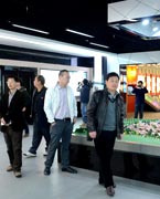 晉江城市展館　　晉江城市展館大樓位于世紀(jì)大道西側(cè)，于2004年12月動(dòng)工建設(shè)，地上四層、地下一層，總建筑面積為18645平方米，項(xiàng)目總投資為7500萬(wàn)元。