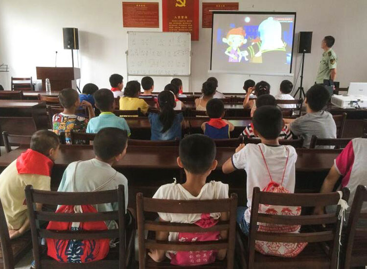 ־Ը����Ո(q��ng)���ą^(q��)�侯���(du��)��ǰ�����ٽoС���т���������ȫ֪�R(sh��)�v����