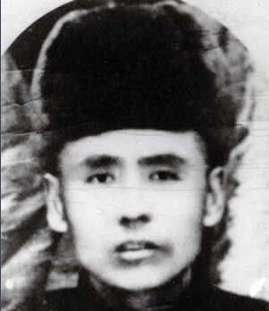 ���F÷��1893��1934�����������|����Ϫ��1931��10����Ѯ�����F÷�������|�������l(w��i)܊�����ڵ��|���P�ǡ�ᶎr���f��һ�������1932��3�����|���񱊿��վȇ���ί�����F÷��|�����x��܊��28·܊˾�1934��5��30���������F÷����͢�o���I(l��ng)�Ăα��°���꠲��@��1934��9��28��ҹ�����F÷����܊�ٰ�񽵟oЧ�±�������1935�깲�a(ch��n)�h�l(f��)���ġ���һ���ԡ������Q���ǡ���ȇ������|������Ӣ�ۡ���1988�걻׷�J�������ʿ��2014��9��1�գ������������������ĵ�һ��300����������Ӣ�Һ�Ӣ��Ⱥ�w��䛡�