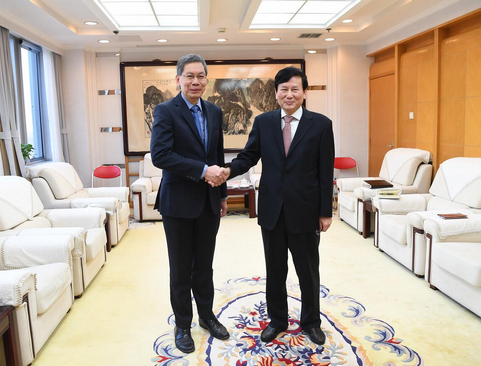 人民日報(bào)社社長、總編輯庹震會(huì)見新加坡駐華大使呂德耀一行