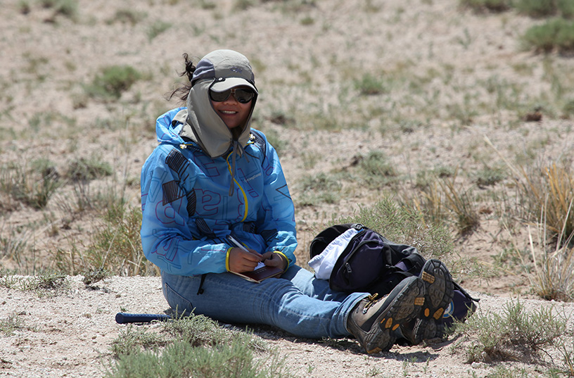 毛方園在野外科考現(xiàn)場(chǎng)。受訪者供圖