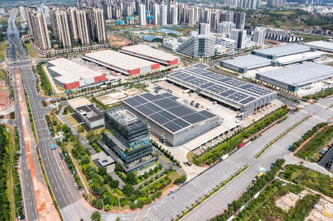 中新南寧國際物流園航拍圖。 人民網(wǎng) 嚴(yán)立政攝