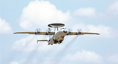 海軍航空兵某部開展長(zhǎng)航時(shí)飛行訓(xùn)練