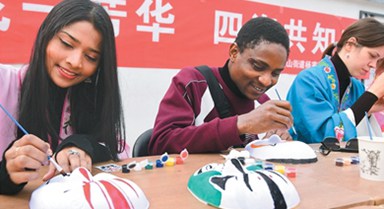 外國(guó)留學(xué)生感受中國(guó)京劇魅力